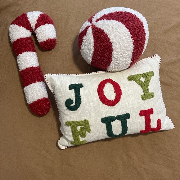 Which item is your favorite? 😍 We love them all, but our  KIRKLANDS CHRISTMAS PILLOWS